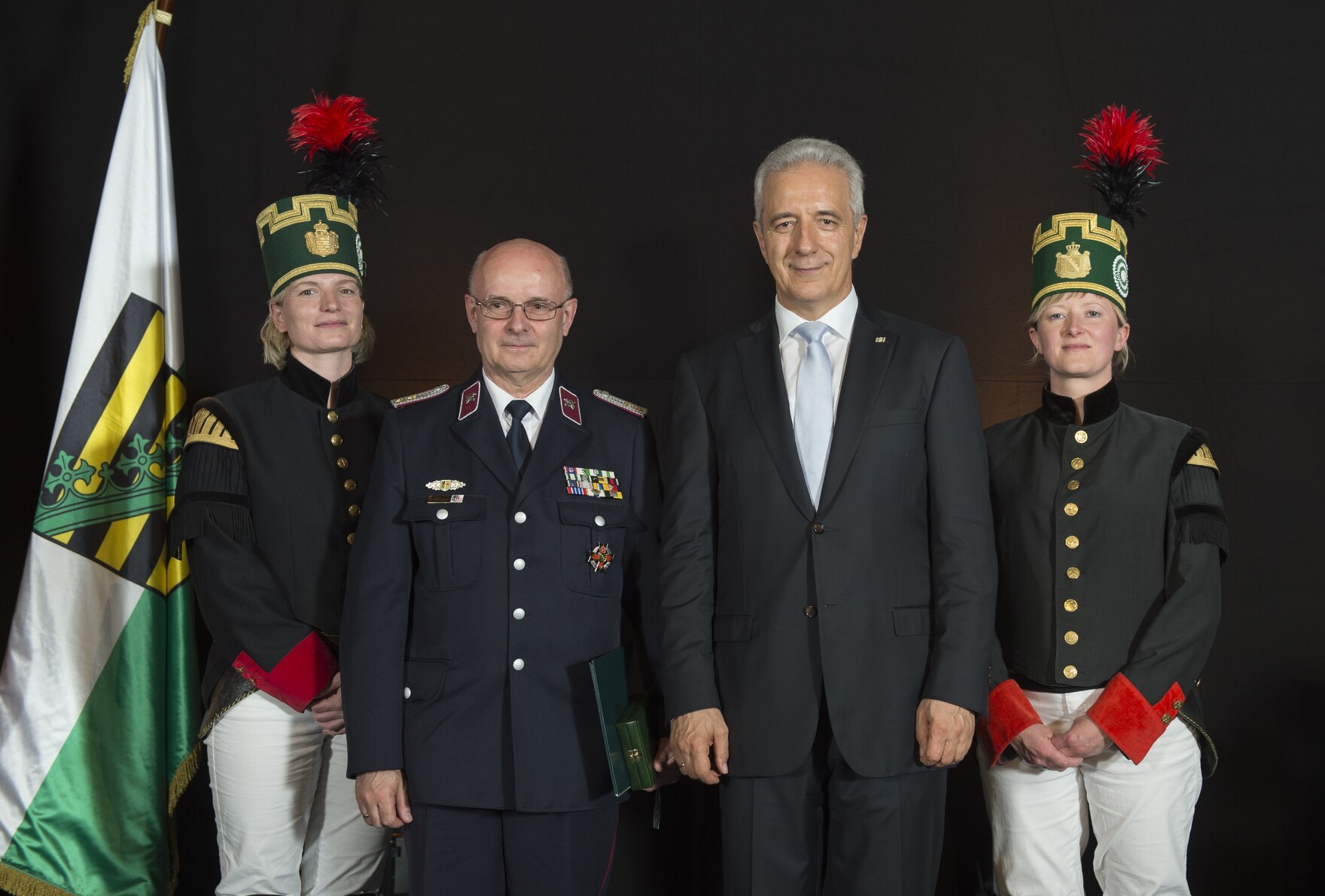 Foto von Preisträger Hofmann und Ministerpräsident Tillich