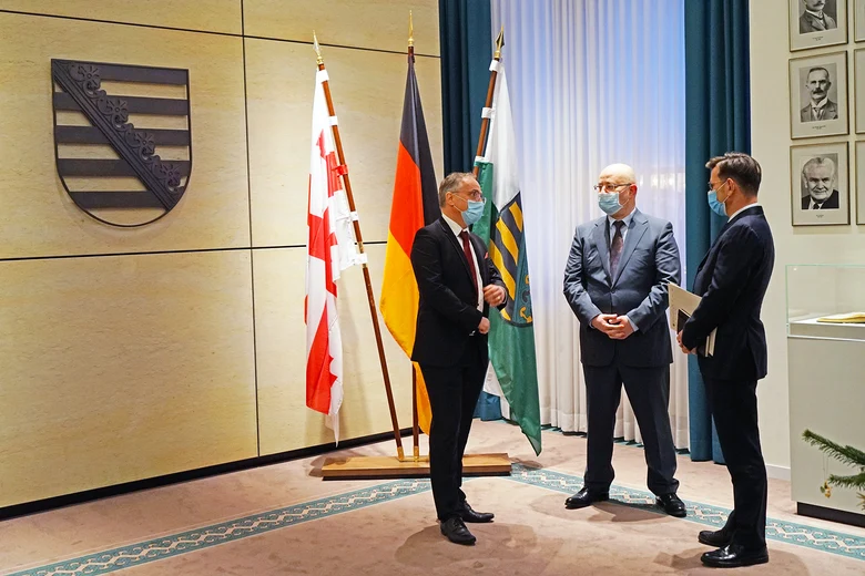 Das Bild zeigt den Botschafter von Georgien beim Antrittsbesuch. 